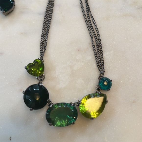 Chunky multi colored greens necklace with earrings. Get your Green for March! - Picture 3 of 8